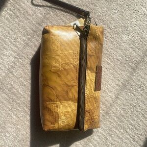 NWT ladies Patricia Nash Tan Leather Folded Clutch w/detachable wrist strap